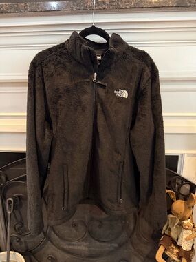The North Face Black Fleece Jacket with Logo Tag